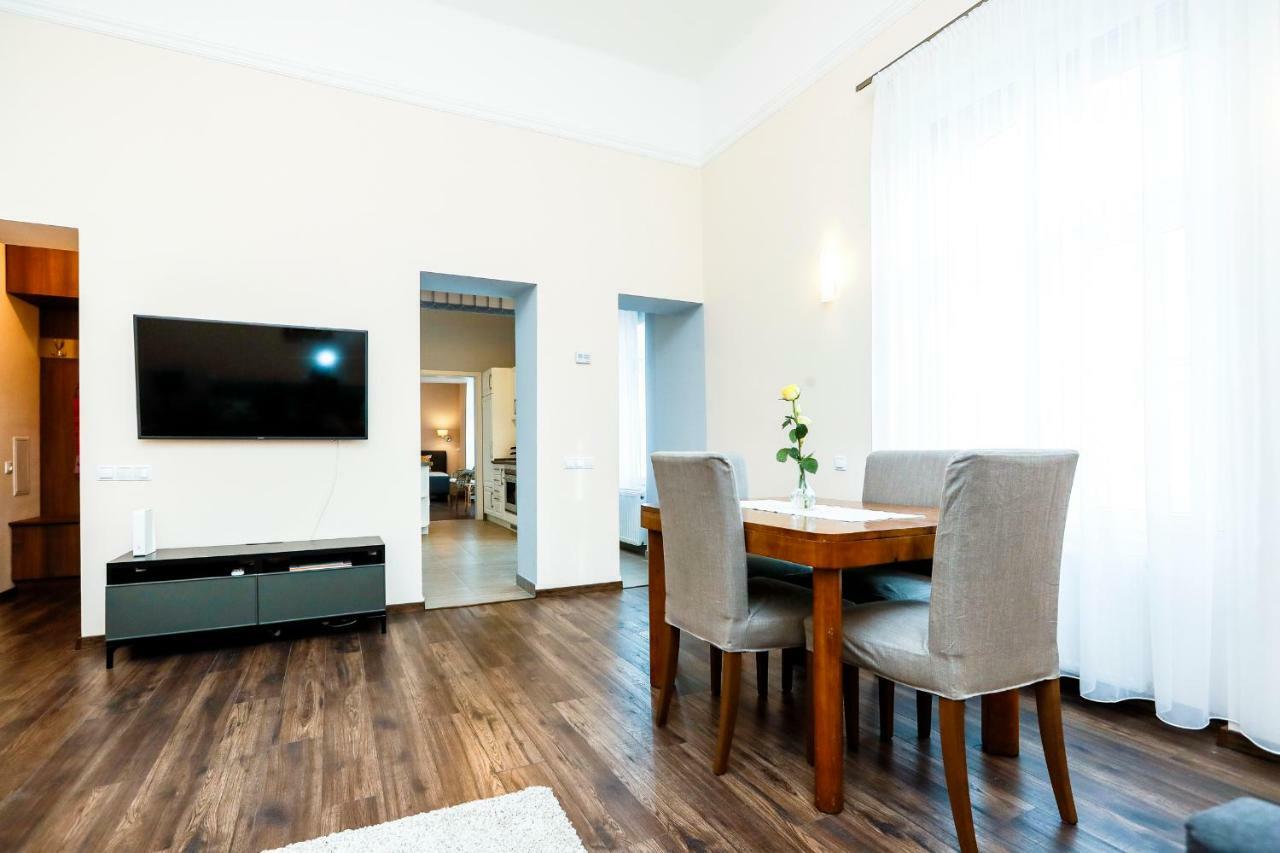 D8 Design Apartment & Studio เอ็กเกอร์ ภายนอก รูปภาพ
